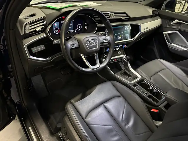 Audi Q3 view 15