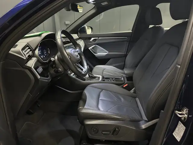 Audi Q3 view 14