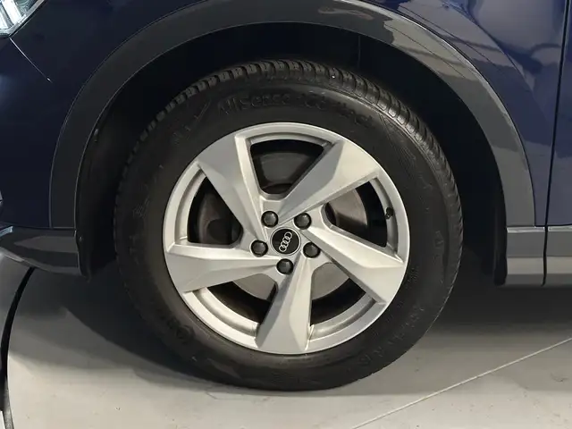 Audi Q3 view 10