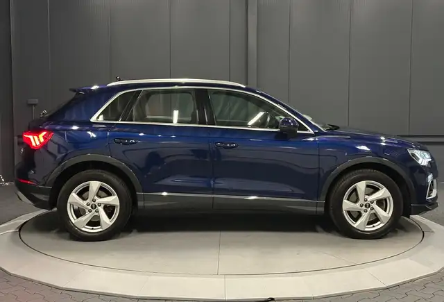Audi Q3 view 7