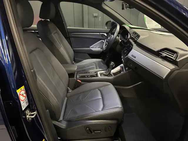 Audi Q3 view 11