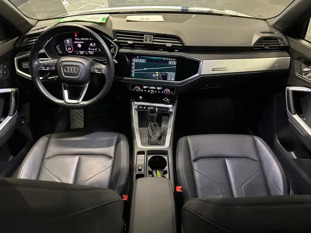 Audi Q3 view 12