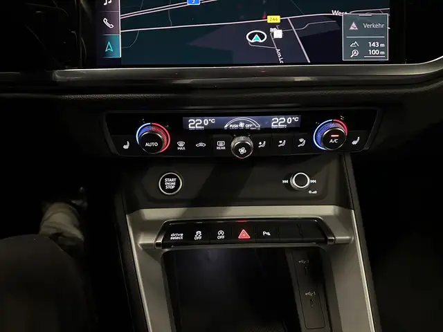 Audi Q3 view 19