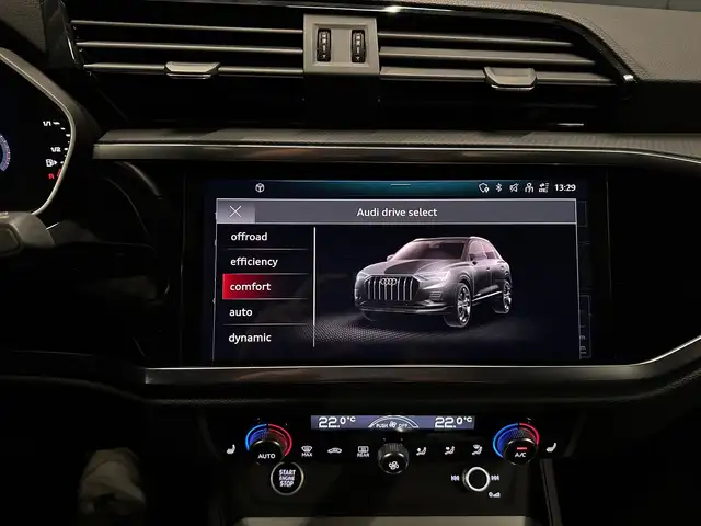 Audi Q3 view 21