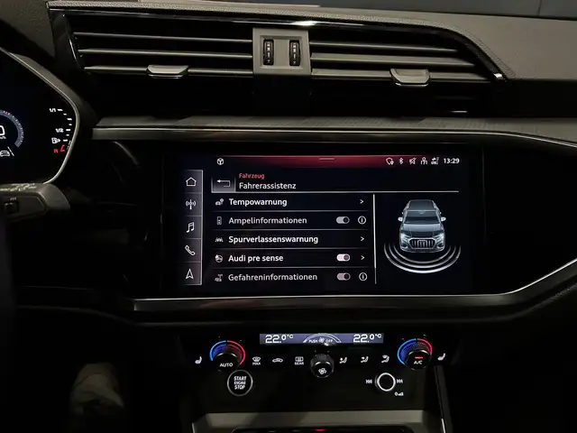 Audi Q3 view 23