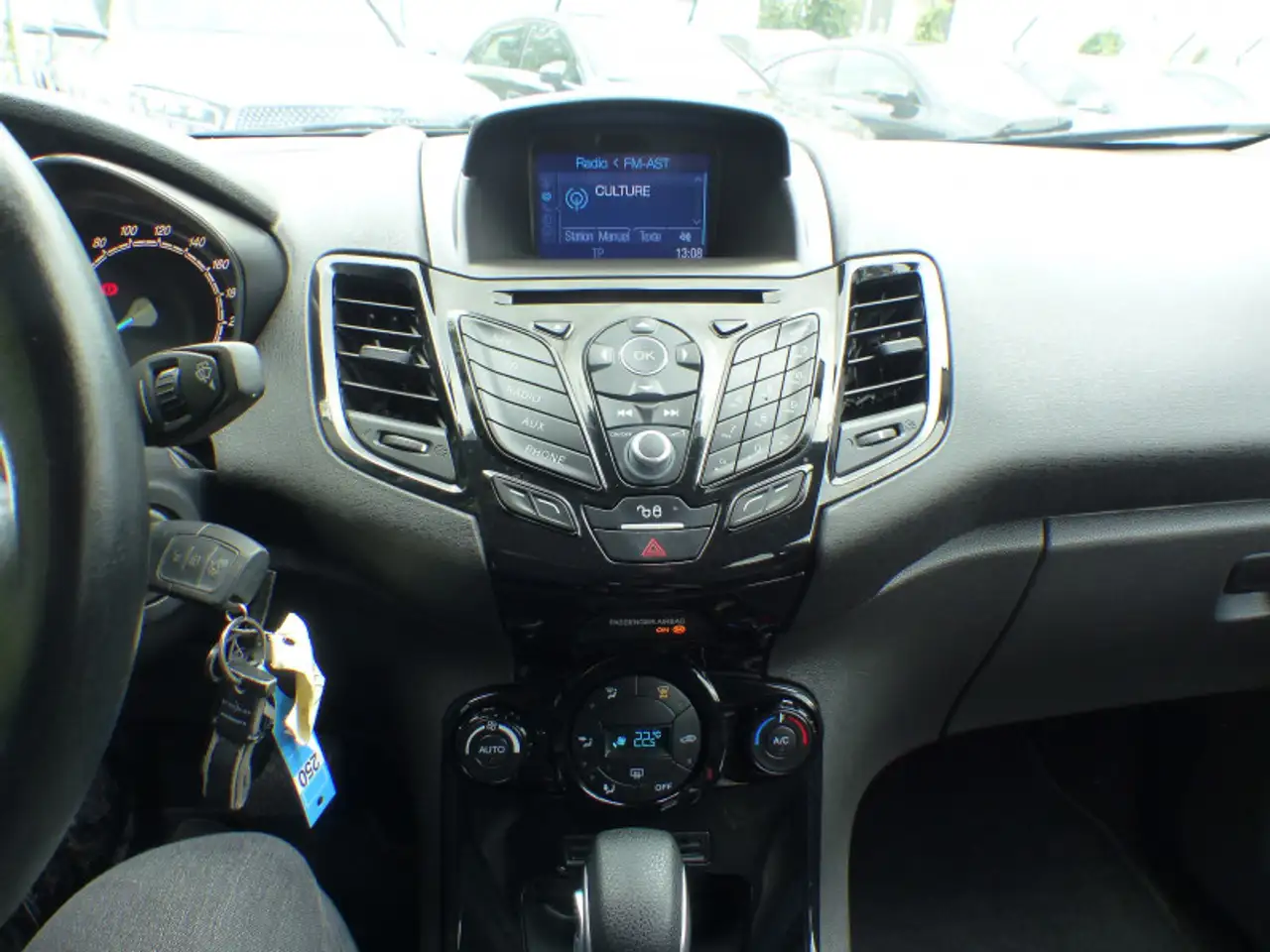 Ford Fiesta 5 portes — photo 15