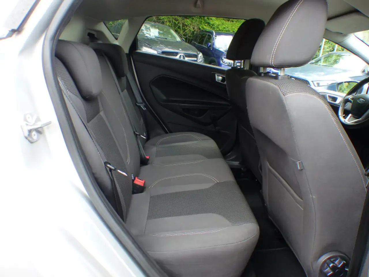 Ford Fiesta 5 portes — photo 11