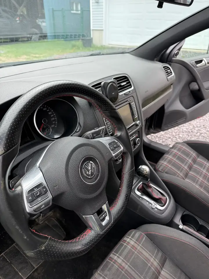 Volkswagen Golf GTI снимка Volkswagen Golf GTI