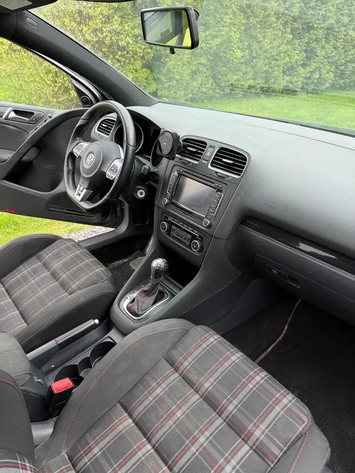 Volkswagen Golf GTI снимка Volkswagen Golf GTI