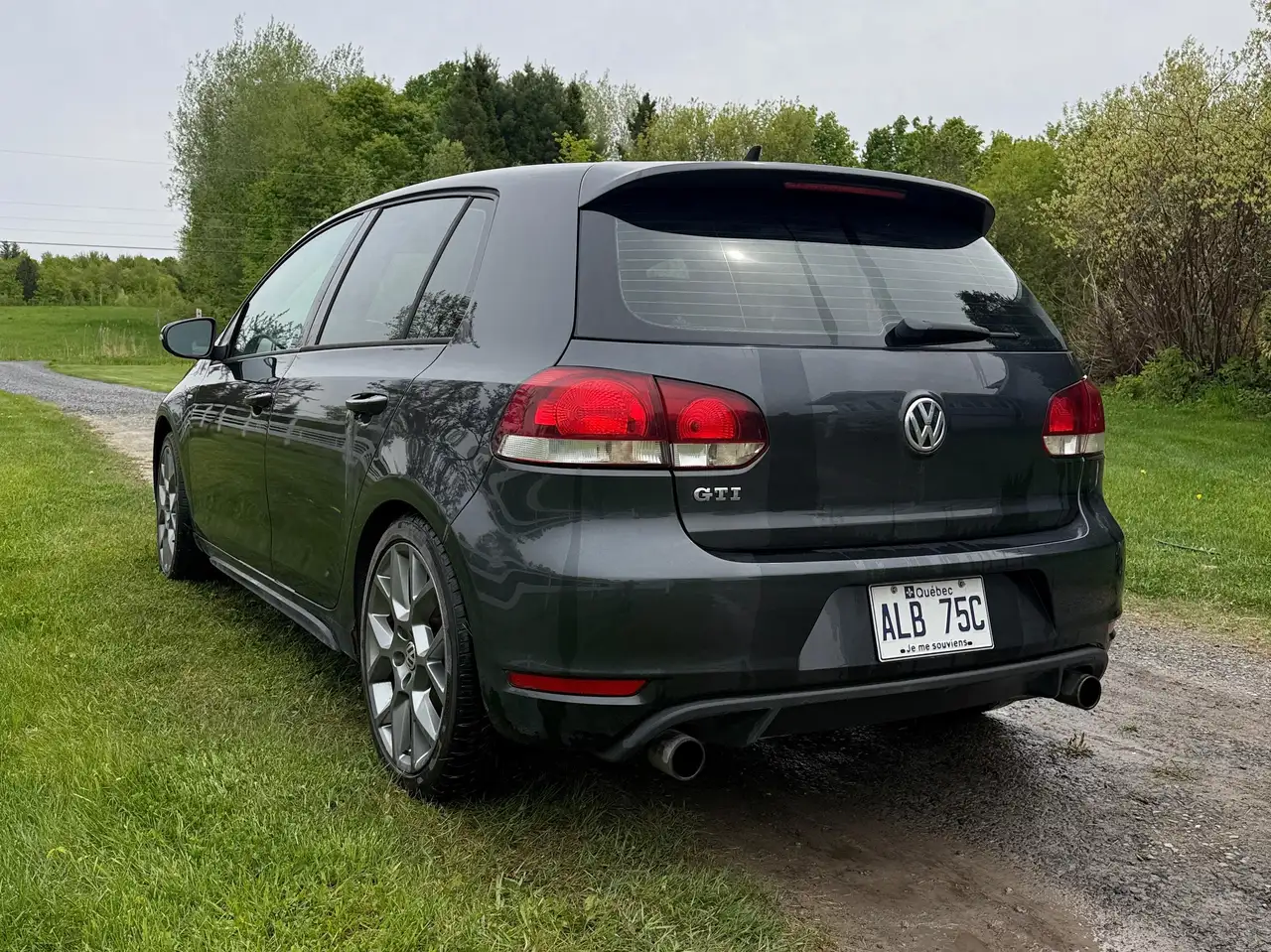 Volkswagen Golf GTI снимка Volkswagen Golf GTI