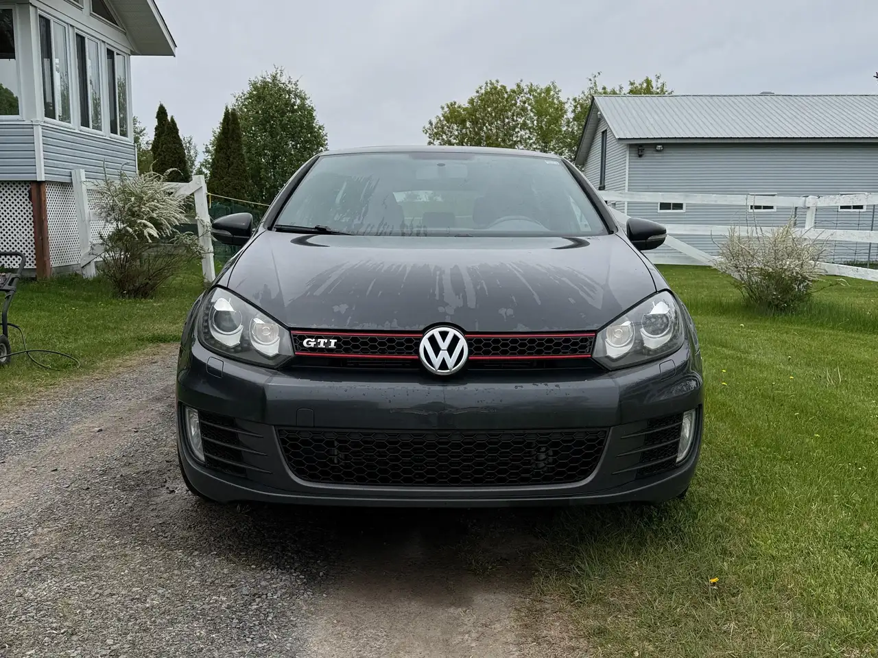 Volkswagen Golf GTI снимка Volkswagen Golf GTI
