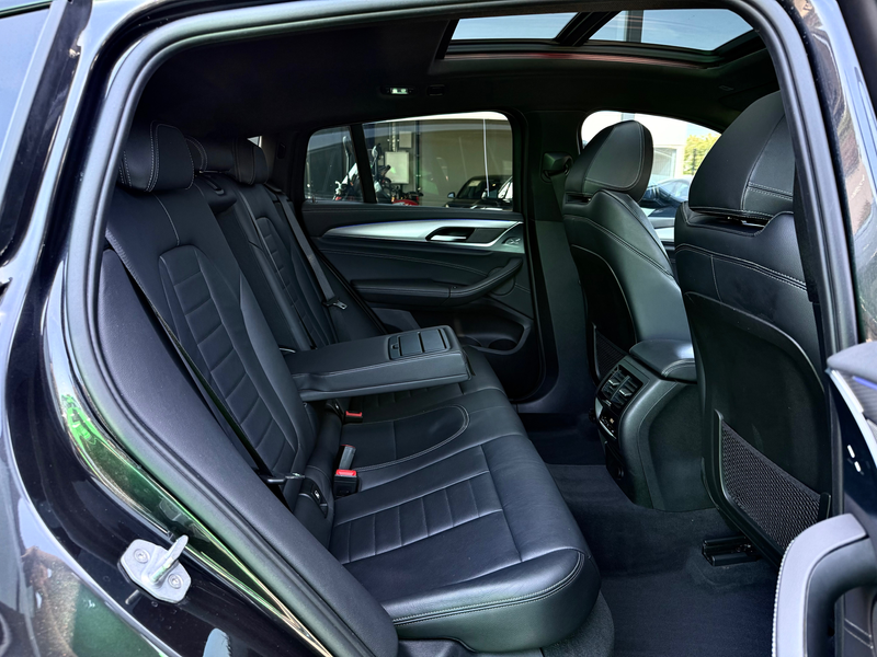 BMW X4 2.0dAS 190CV X-DRiVE !! PACK M" + SHADOW  !! H&K CAMERA 360° NAVi PANO CUiR JA21"++ — photo 14