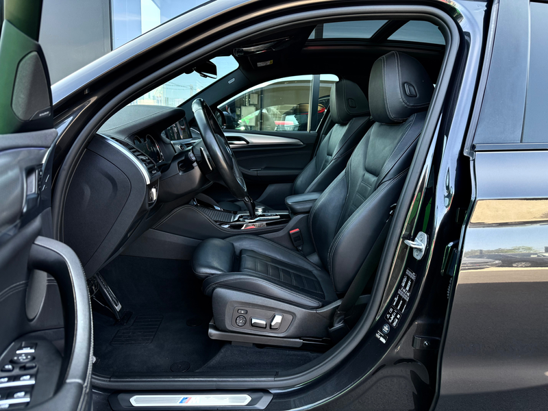 BMW X4 2.0dAS 190CV X-DRiVE !! PACK M" + SHADOW  !! H&K CAMERA 360° NAVi PANO CUiR JA21"++ — photo 12