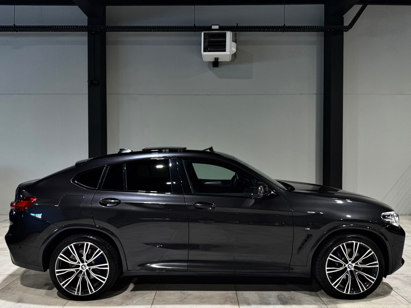 BMW X4 2.0dAS 190CV X-DRiVE !! PACK M" + SHADOW  !! H&K CAMERA 360° NAVi PANO CUiR JA21"++ — photo 8
