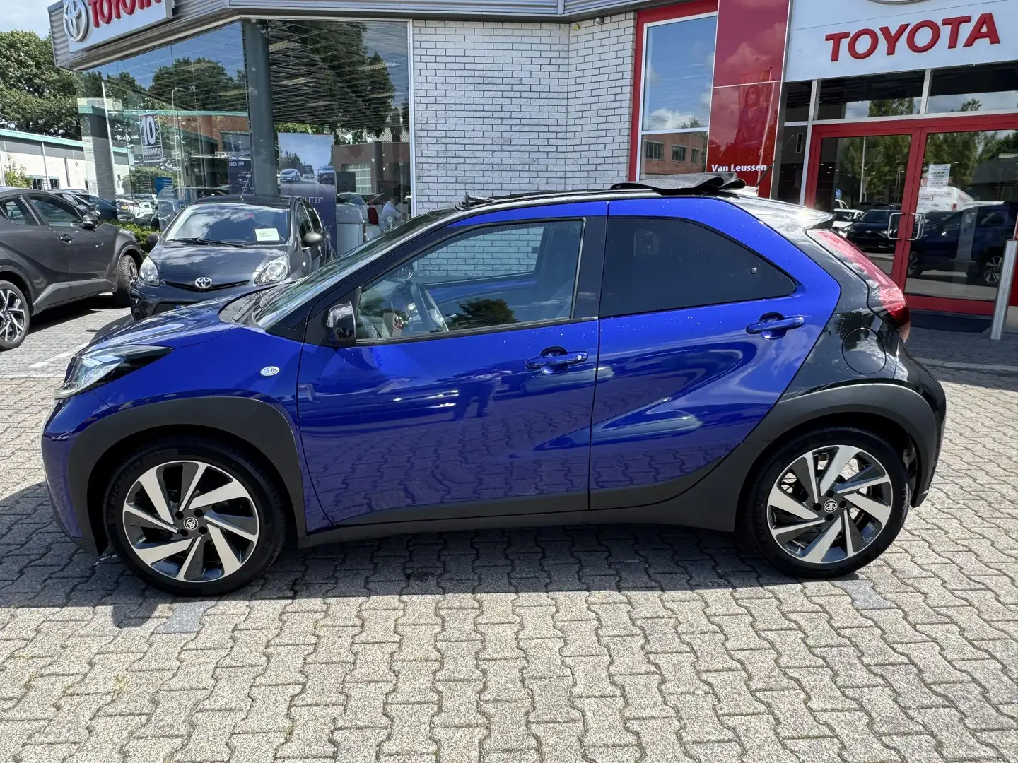 Toyota Aygo X ENVY CABRIO-DAK JBL-AUDIO LM-VELGEN CLIMA AD-CRUIS Blauw - 2
