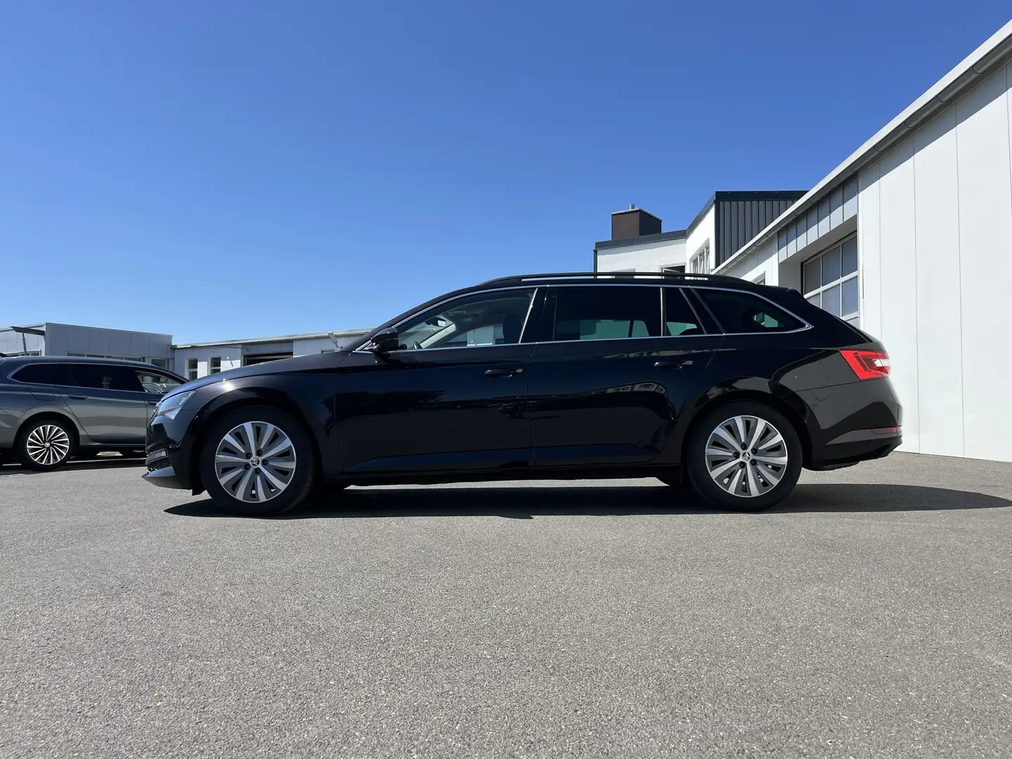 Skoda Superb Combi 2.0 TDI DSG Ambition 119€ m. 20% Anzahlung Schwarz - 2