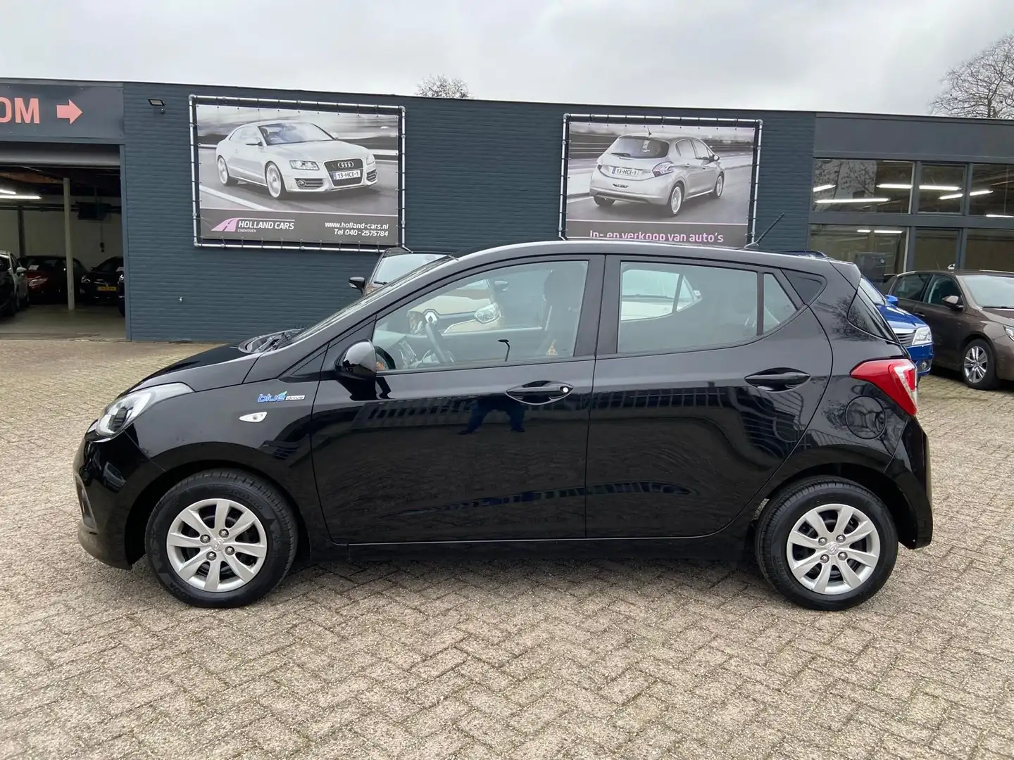 Hyundai i10 1.0i i-Motion Comfort 1e Eigenaar 93.895 Kilometer Schwarz - 1
