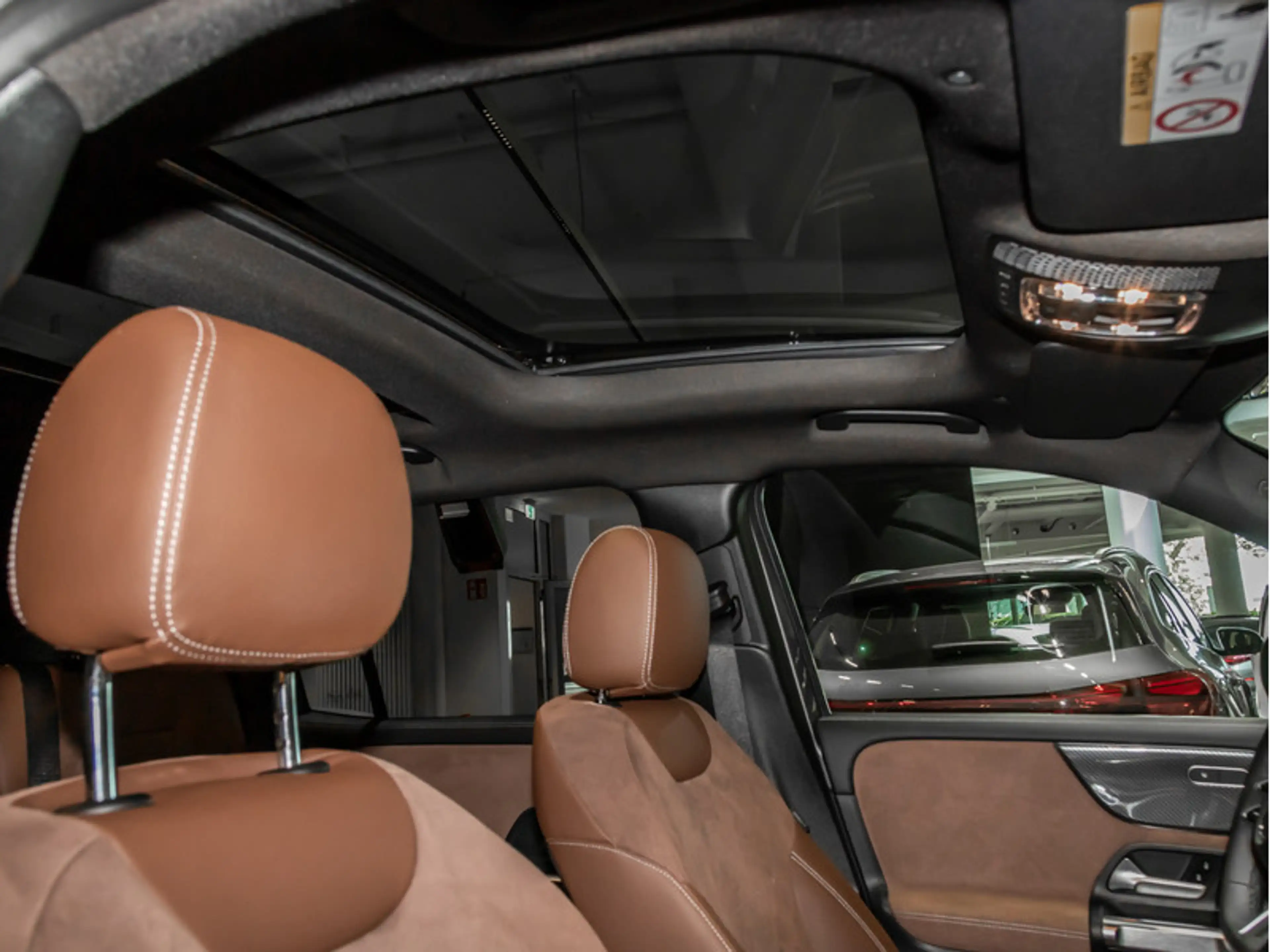 Mercedes-Benz GLB 250 4M AMG-Sport/Pano/Burm/AHK/Night/7Sitze — photo 11