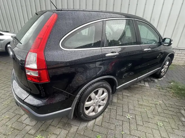 Honda CR-V view 3