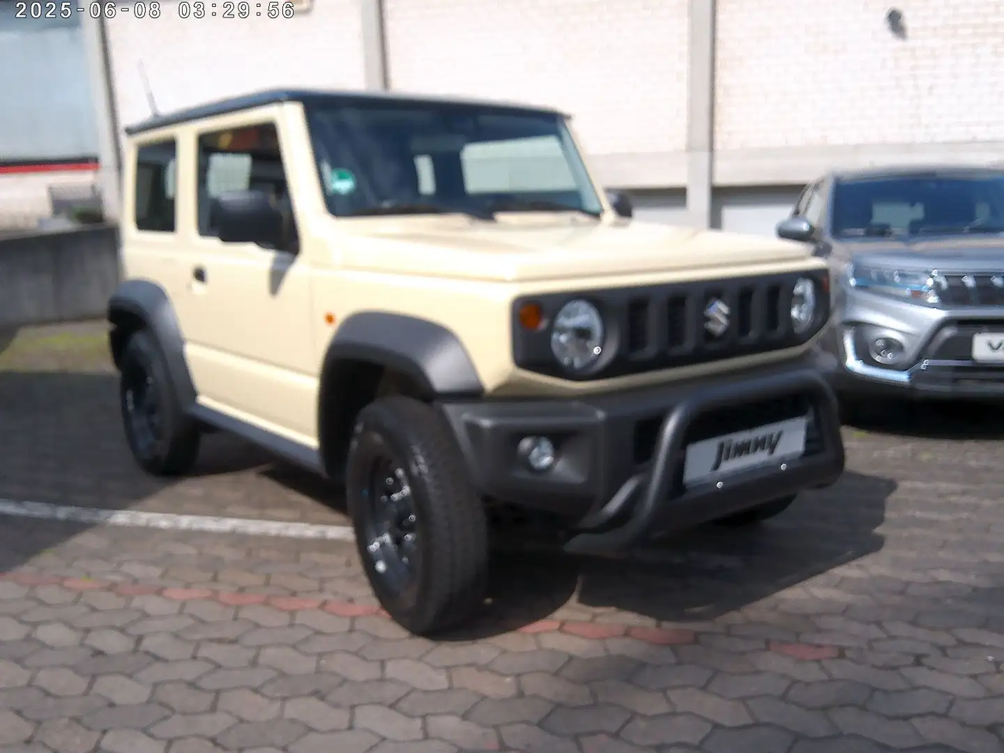 Suzuki Jimny Comf. 4x4  AHK Rammsch. 4 Jahre Garantie Béžová - 1