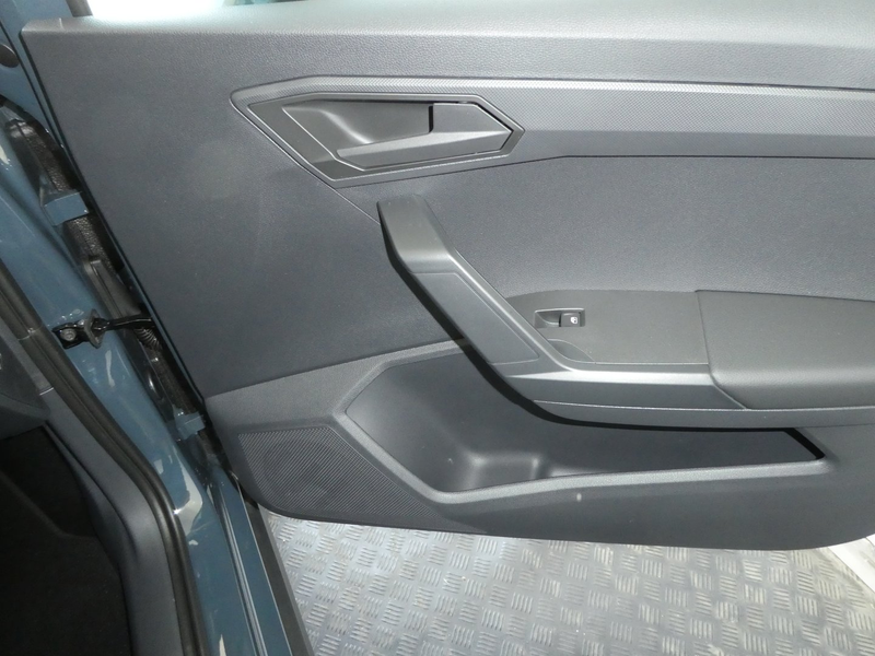 SEAT Arona Reference Edition 1.0 TSI — photo 14