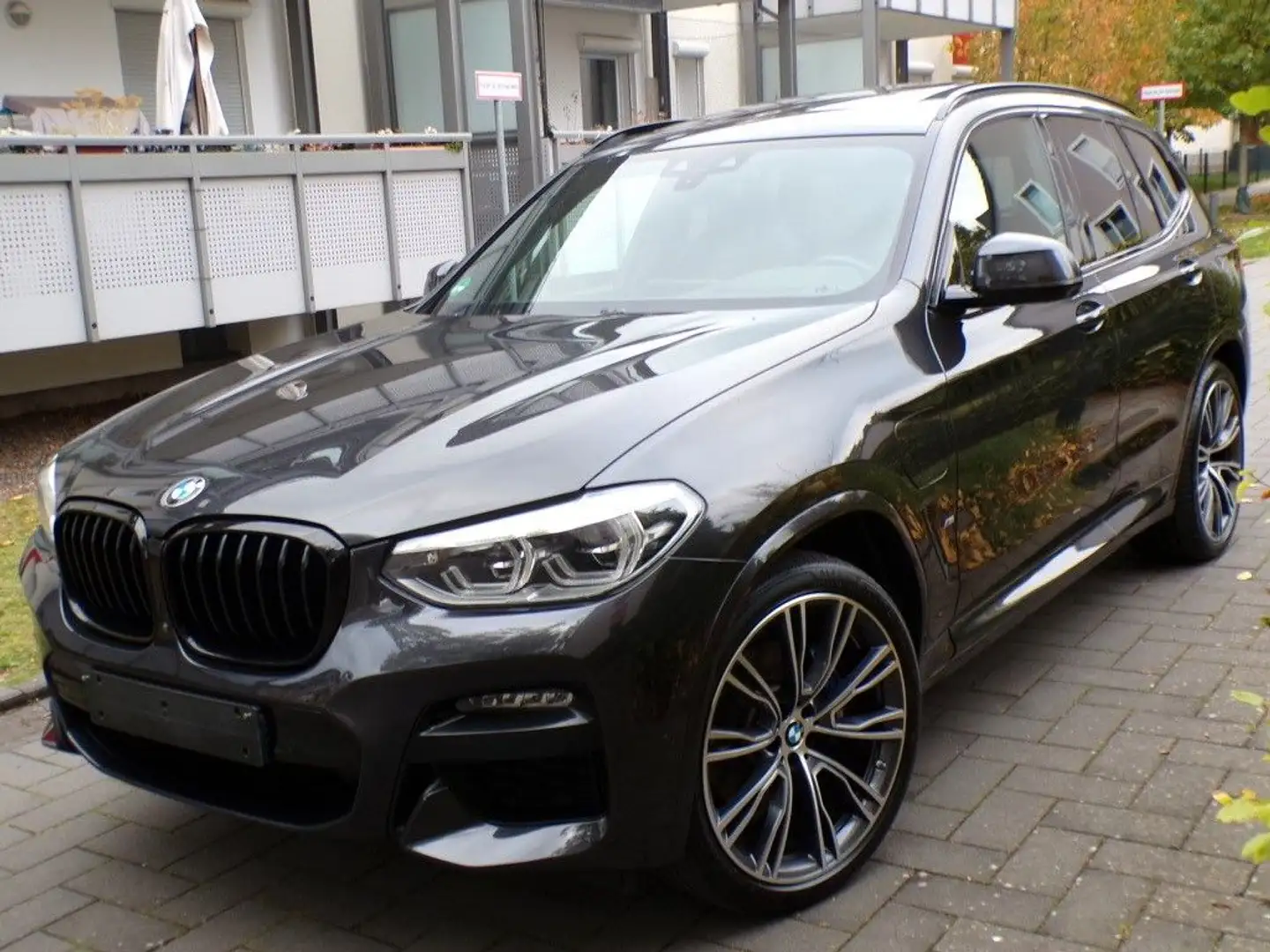 BMW X3 xDrive 30e M Sport/Pano/360°/Live/HUD/21.Zoll Grau - 1