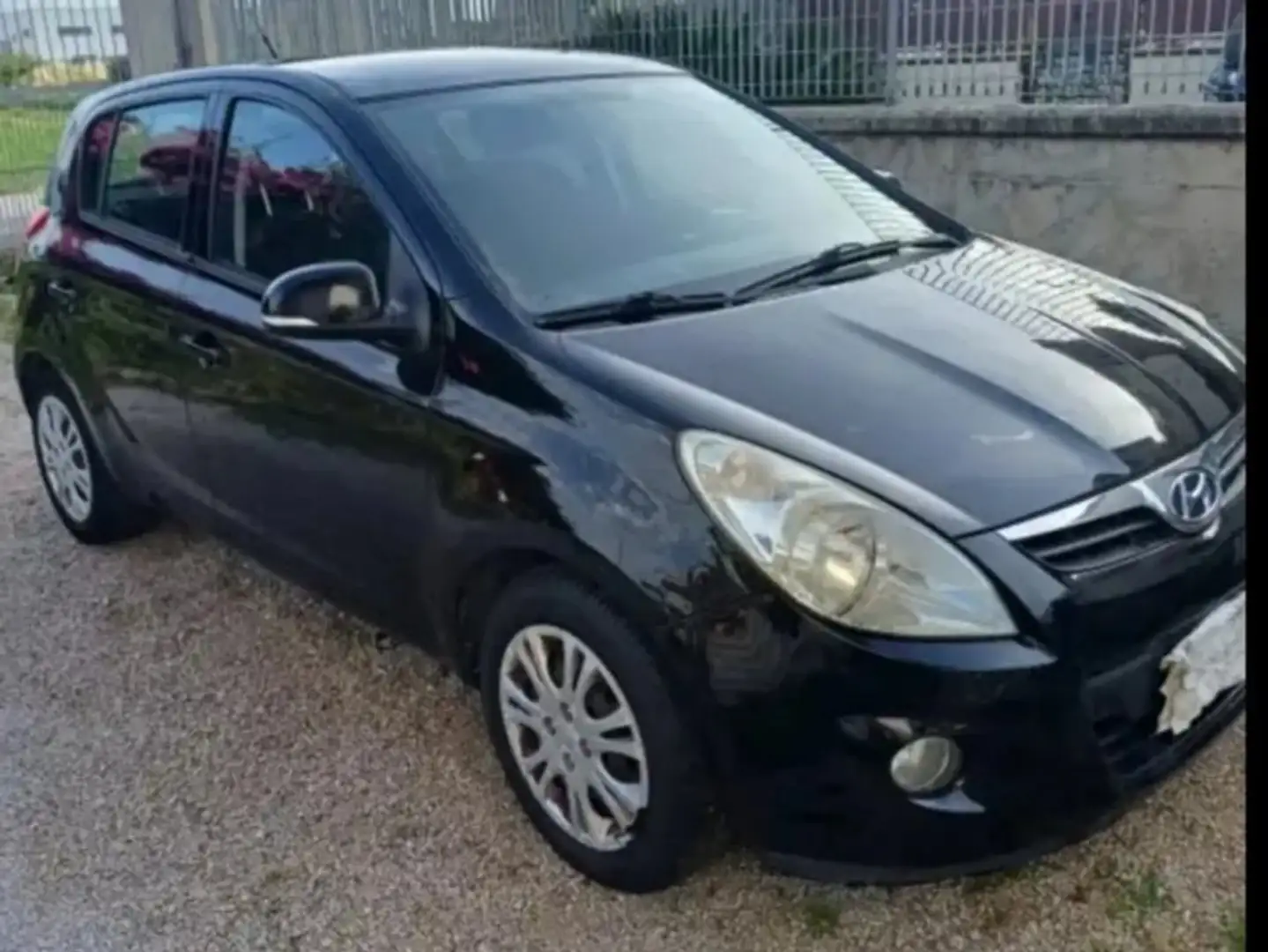 Hyundai i20 i20+5p+1.2+Comfort+Gpl Negro - 1