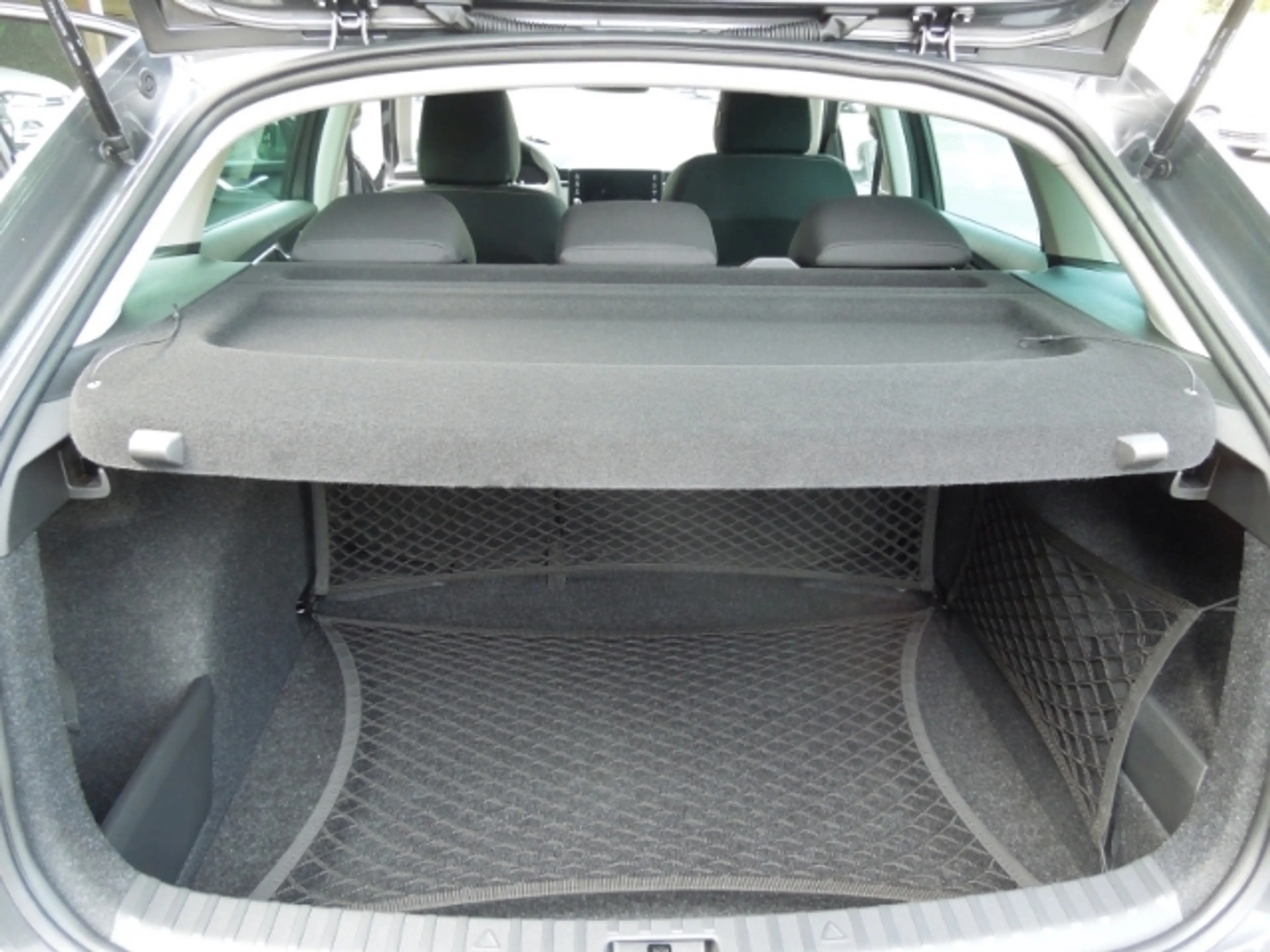 Skoda Scala 1.5TSI TopSelection/AHK/Sitzheizung/Kamera — photo 12