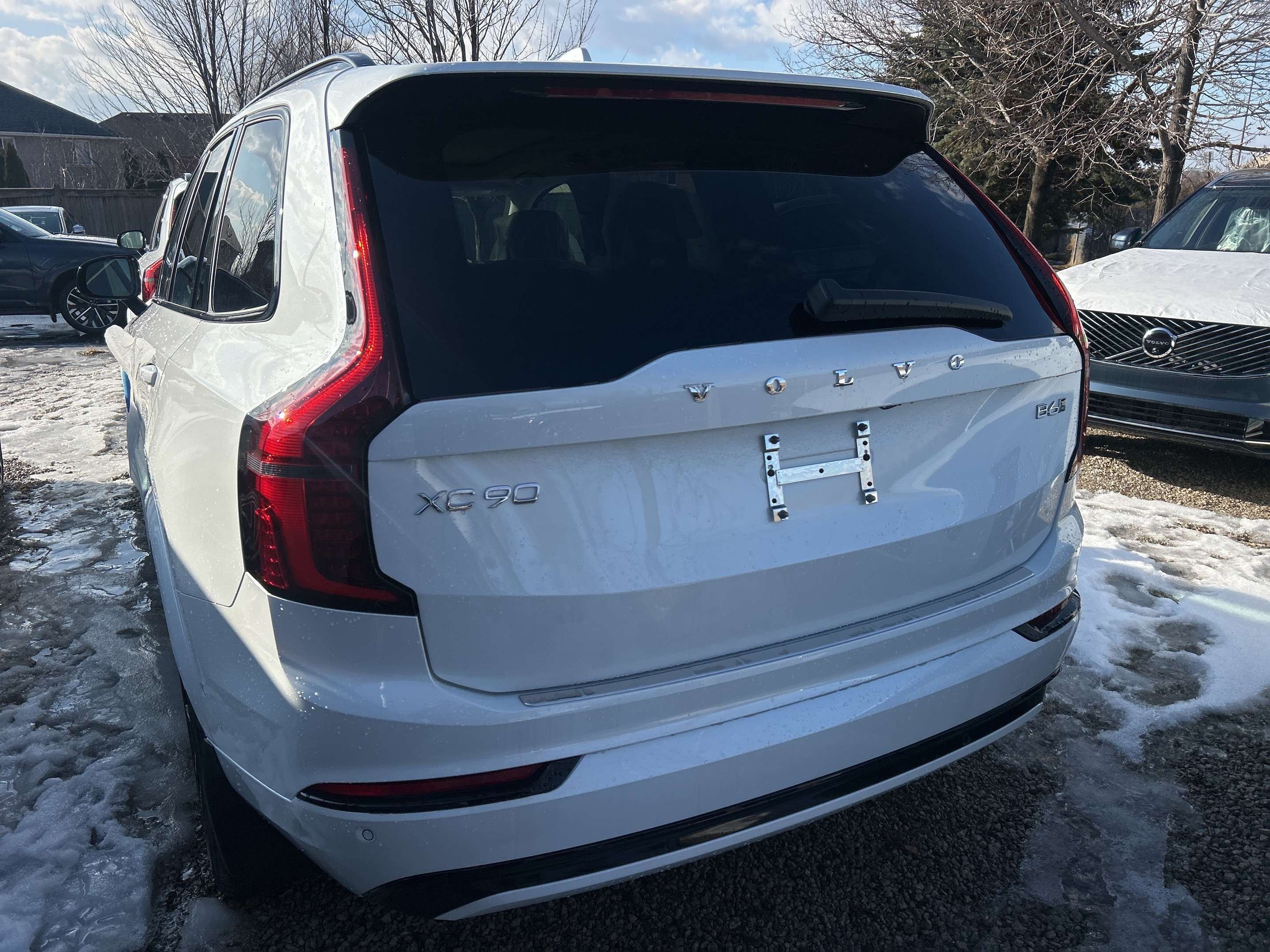 2026 Volvo XC90 B6 AWD Ultra Dark Theme 7-Seater alt 2