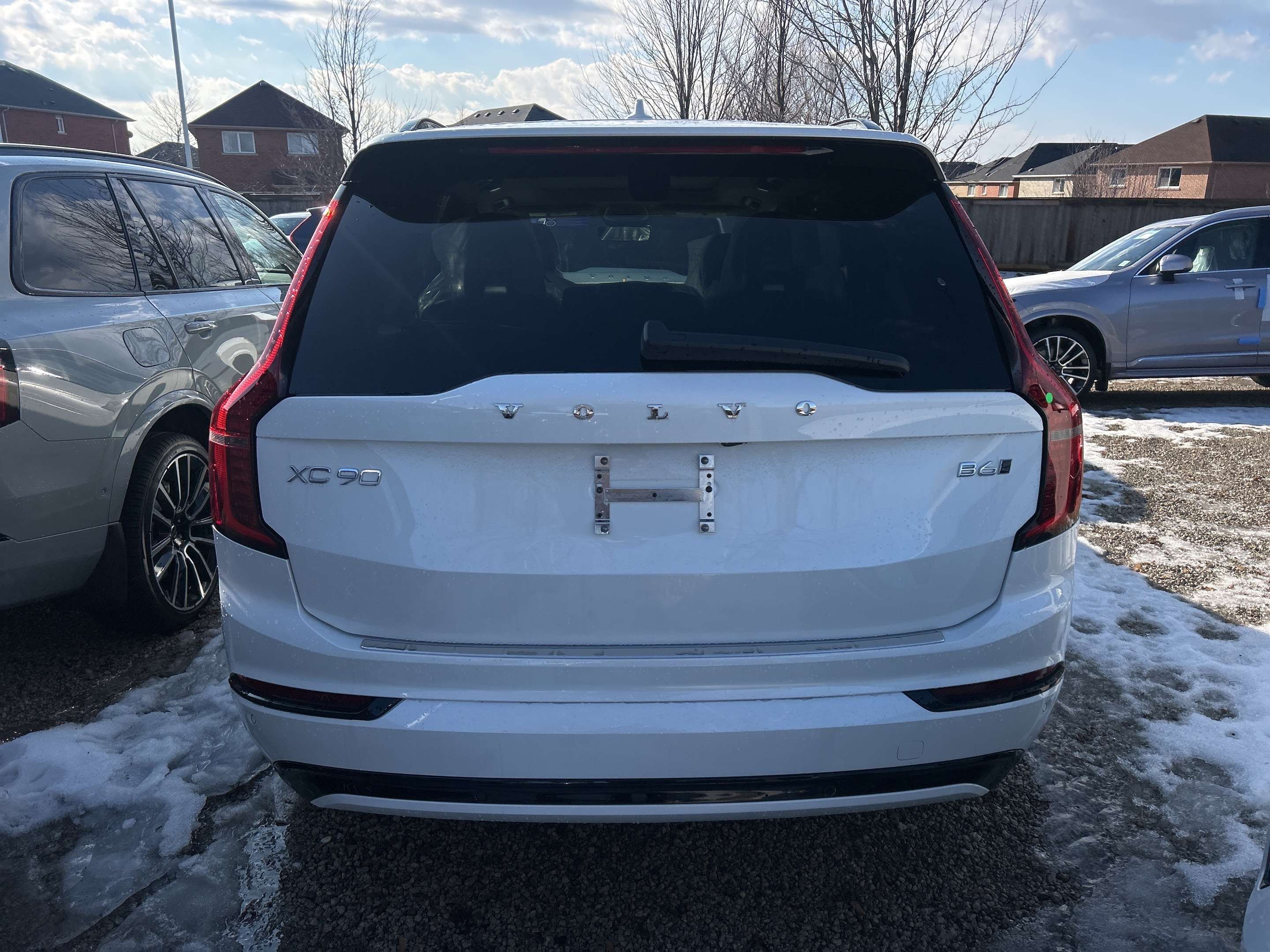 2026 Volvo XC90 B6 AWD Ultra Dark Theme 7-Seater alt 3