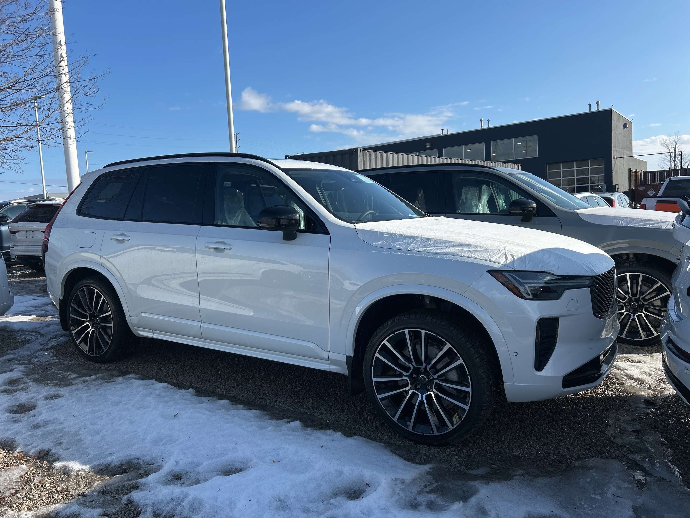 2026 Volvo XC90 B6 AWD Ultra Dark Theme 7-Seater alt 5