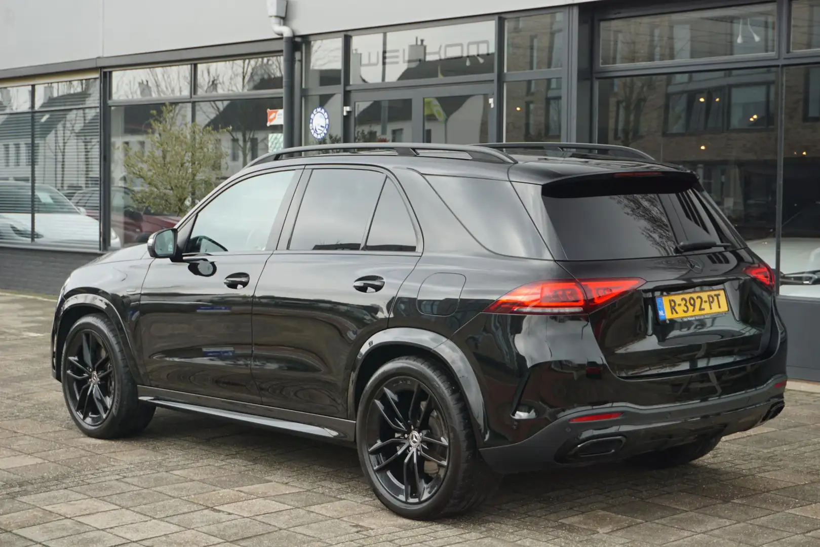 Mercedes-Benz GLE 350 e 4MATIC Premium | AMG Pakket | PANO | Luchtvering Schwarz - 2