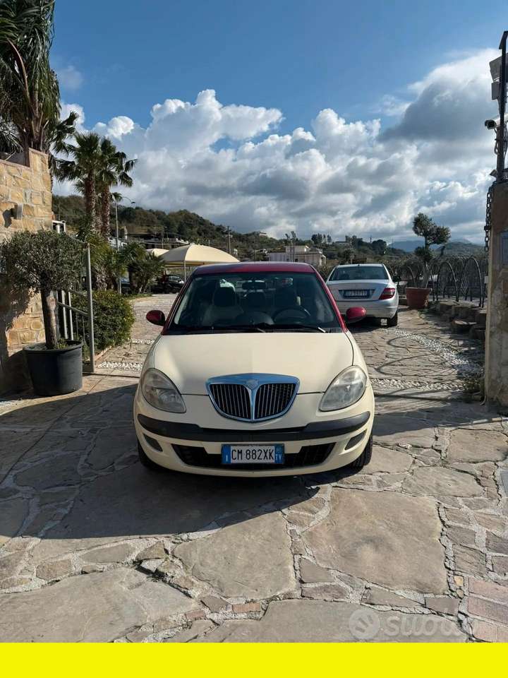 Lancia Ypsilon
