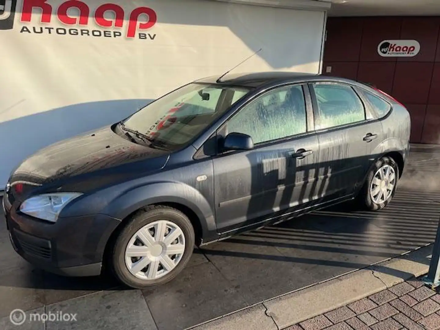 Ford Focus 1.6-16V Futura Grijs - 1