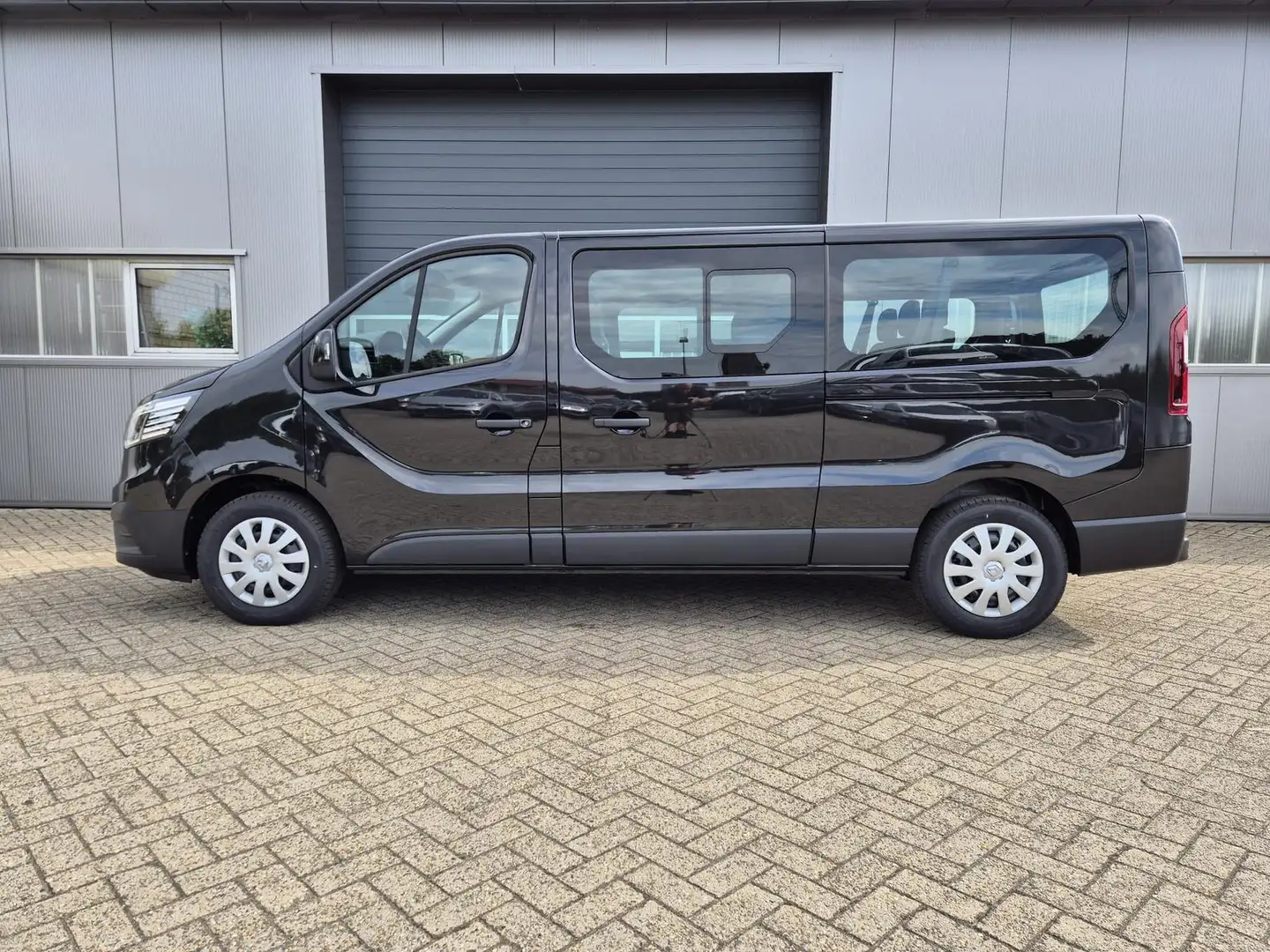 Renault Trafic Combi L2 2.0 dCi 150PS Grand Evolution 9-Sitzer... Schwarz - 2