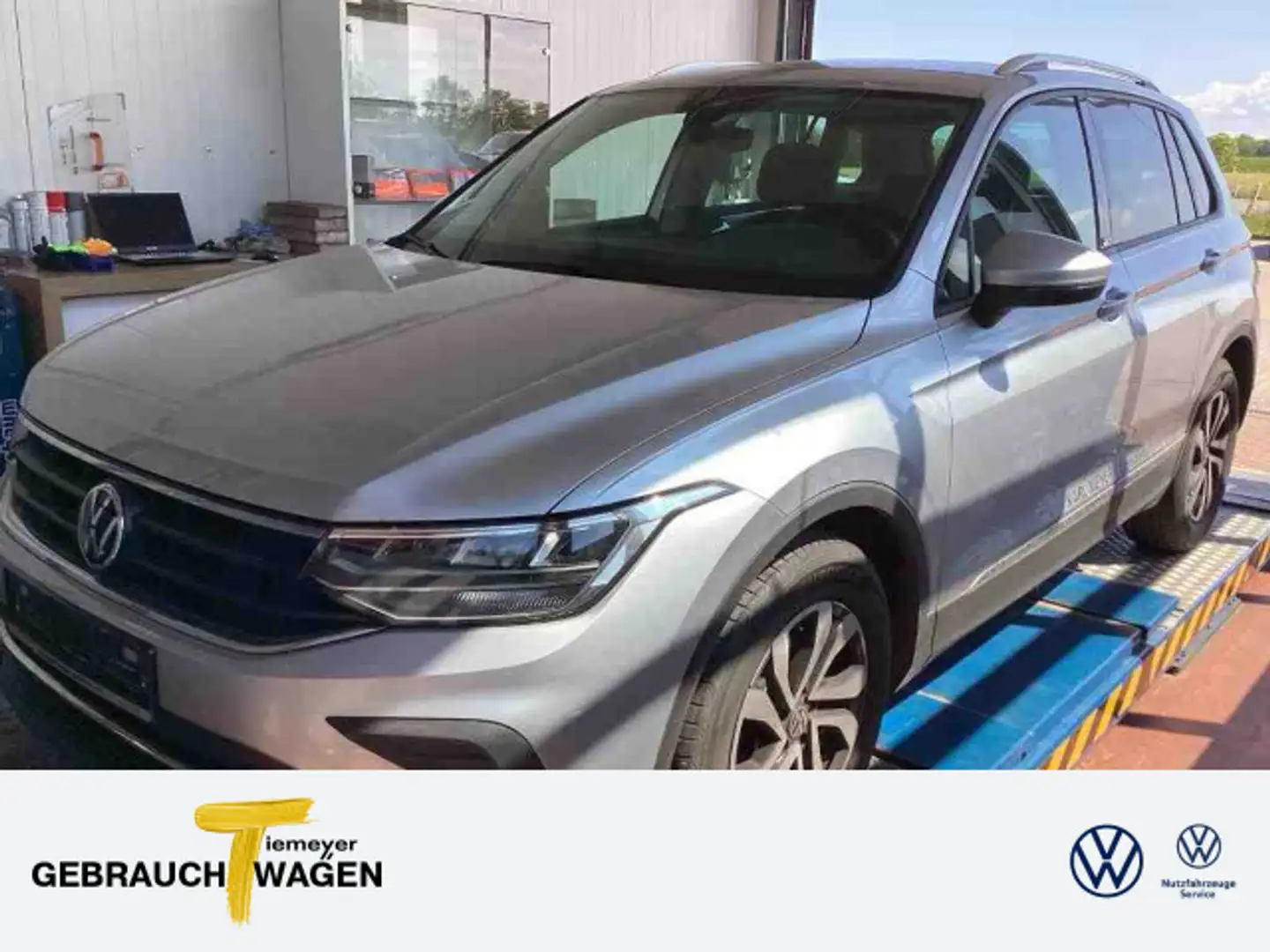 Volkswagen Tiguan 1.5 TSI ACTIVE AHK VIRTUAL LED SITZHZ Silber - 1