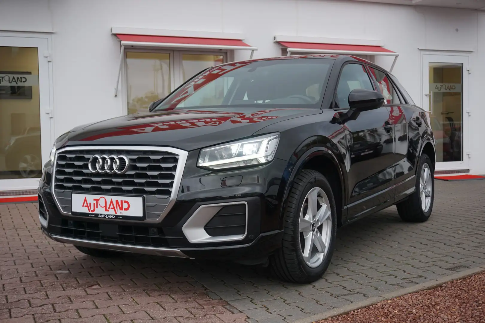 Audi Q2 35 1.5 TFSI Sport LED Navi DAB el. Heckklappe Schwarz - 2