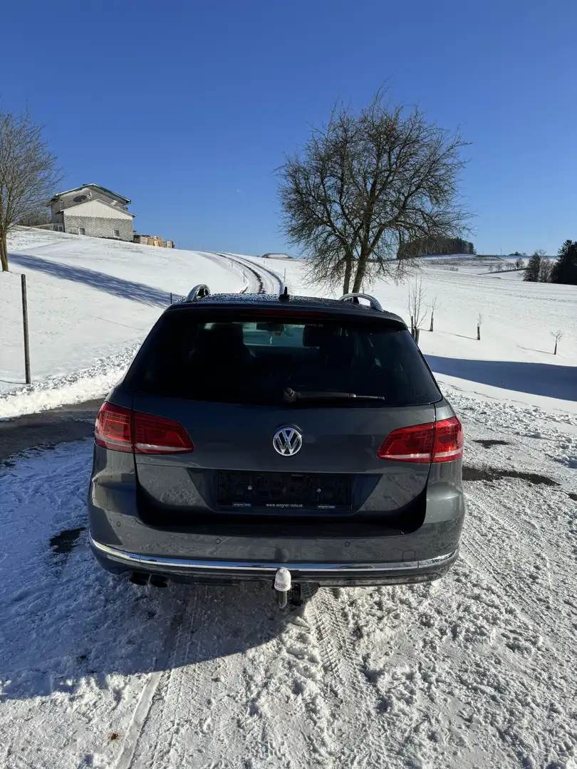 Volkswagen Passat - 1