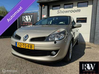 Renault Clio 1.6-16V Privilège Automaat, leder, airco