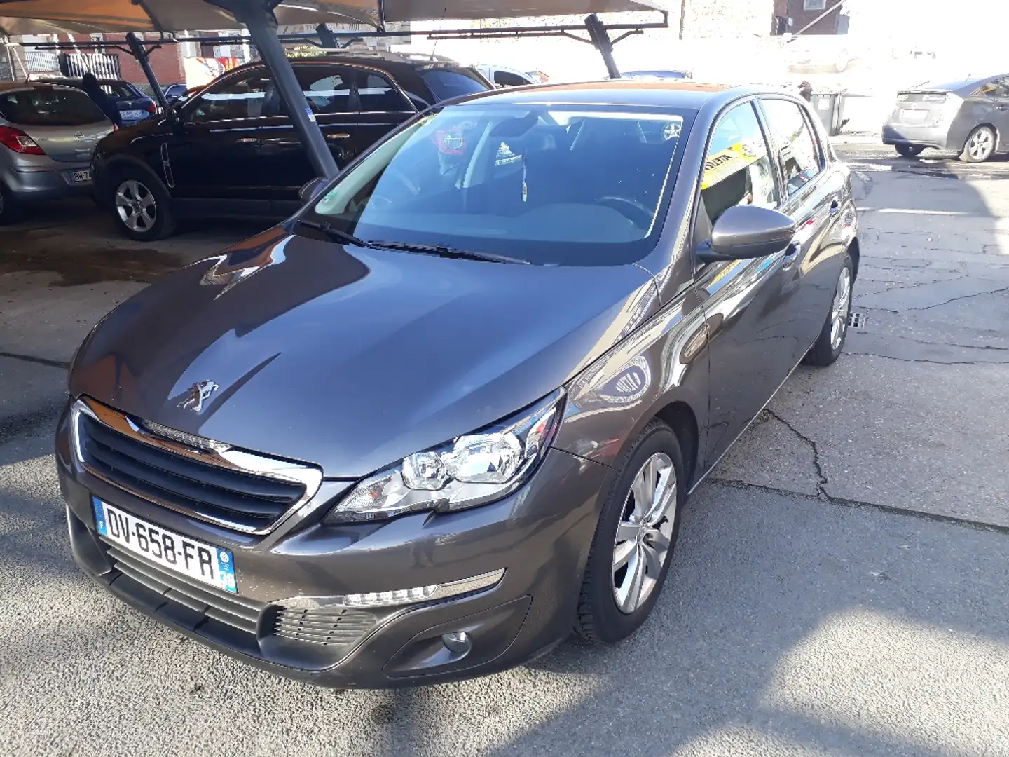 Peugeot 308 1.6 BlueHDi 100ch Business Pack Setamp;S 5p Beżowy - 1