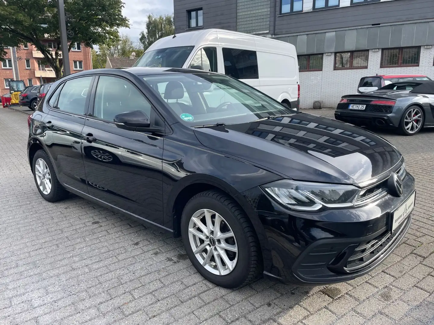 Volkswagen Polo VI Life LED Digital Ta. Navi App-Connect Чёрный - 1