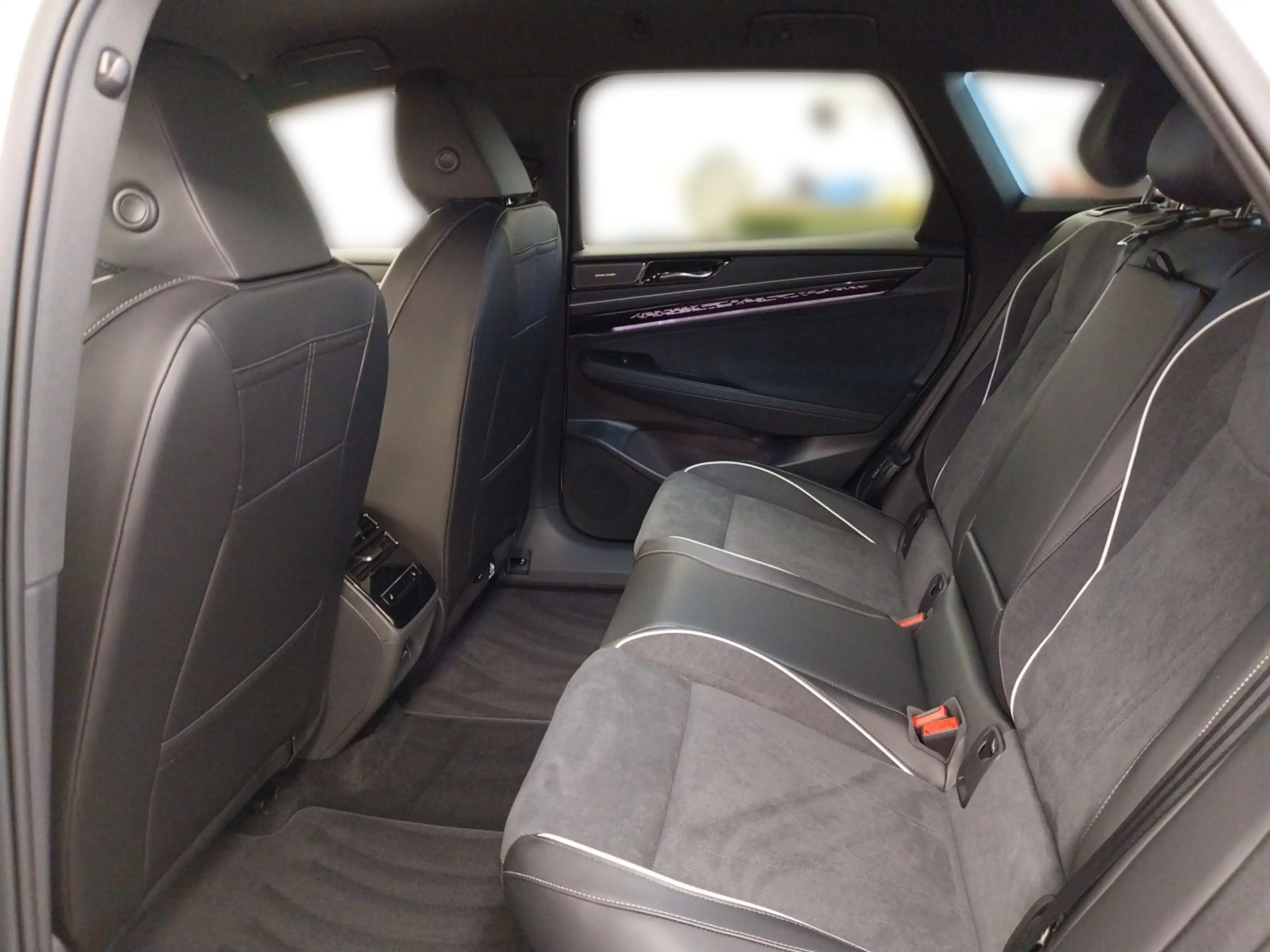 Volkswagen ID.7 Tourer Pro HeadUp AHK Navi LED Kamera PDC Sonderab — photo 8