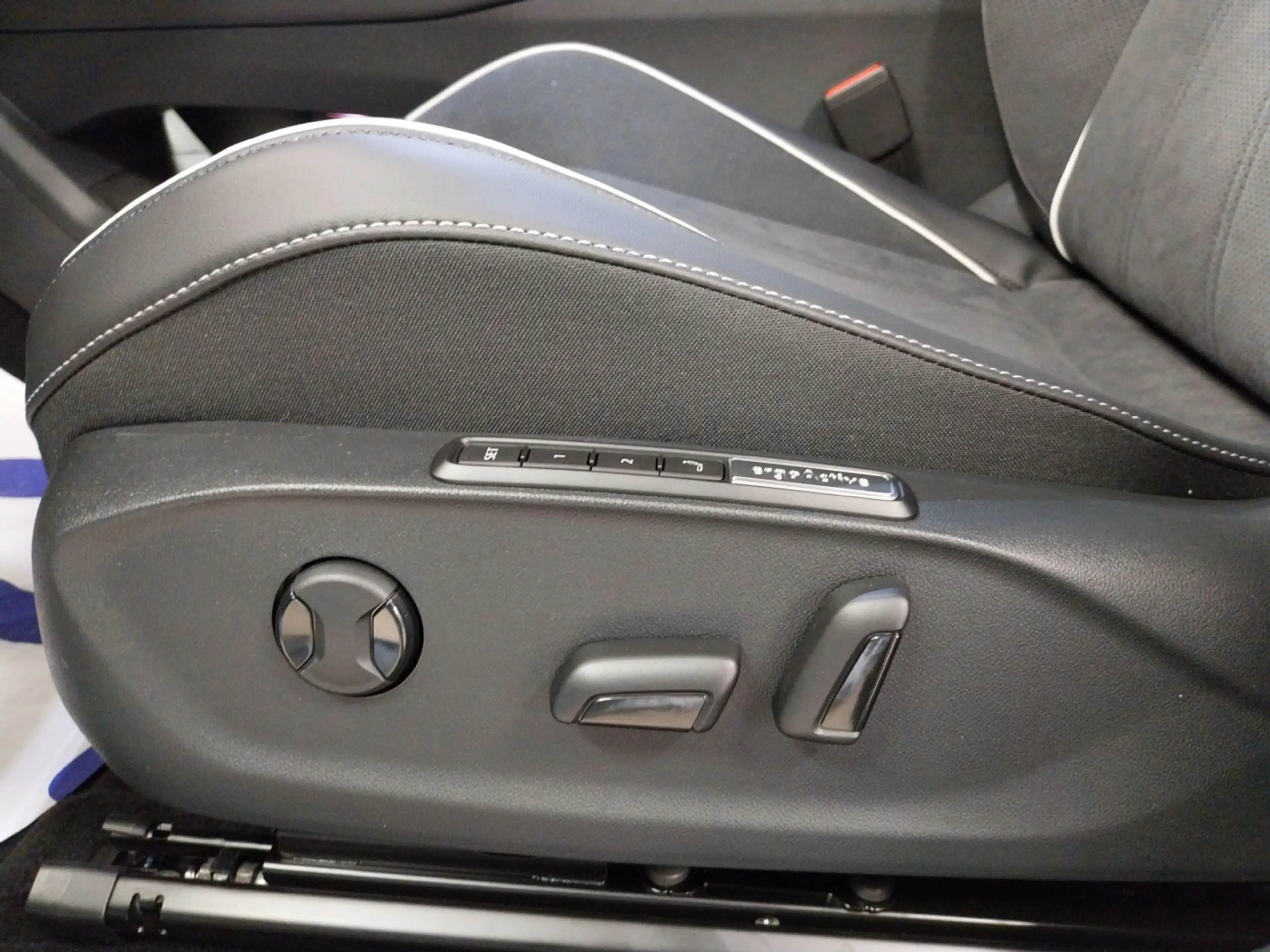 Volkswagen ID.7 Tourer Pro HeadUp AHK Navi LED Kamera PDC Sonderab — photo 7