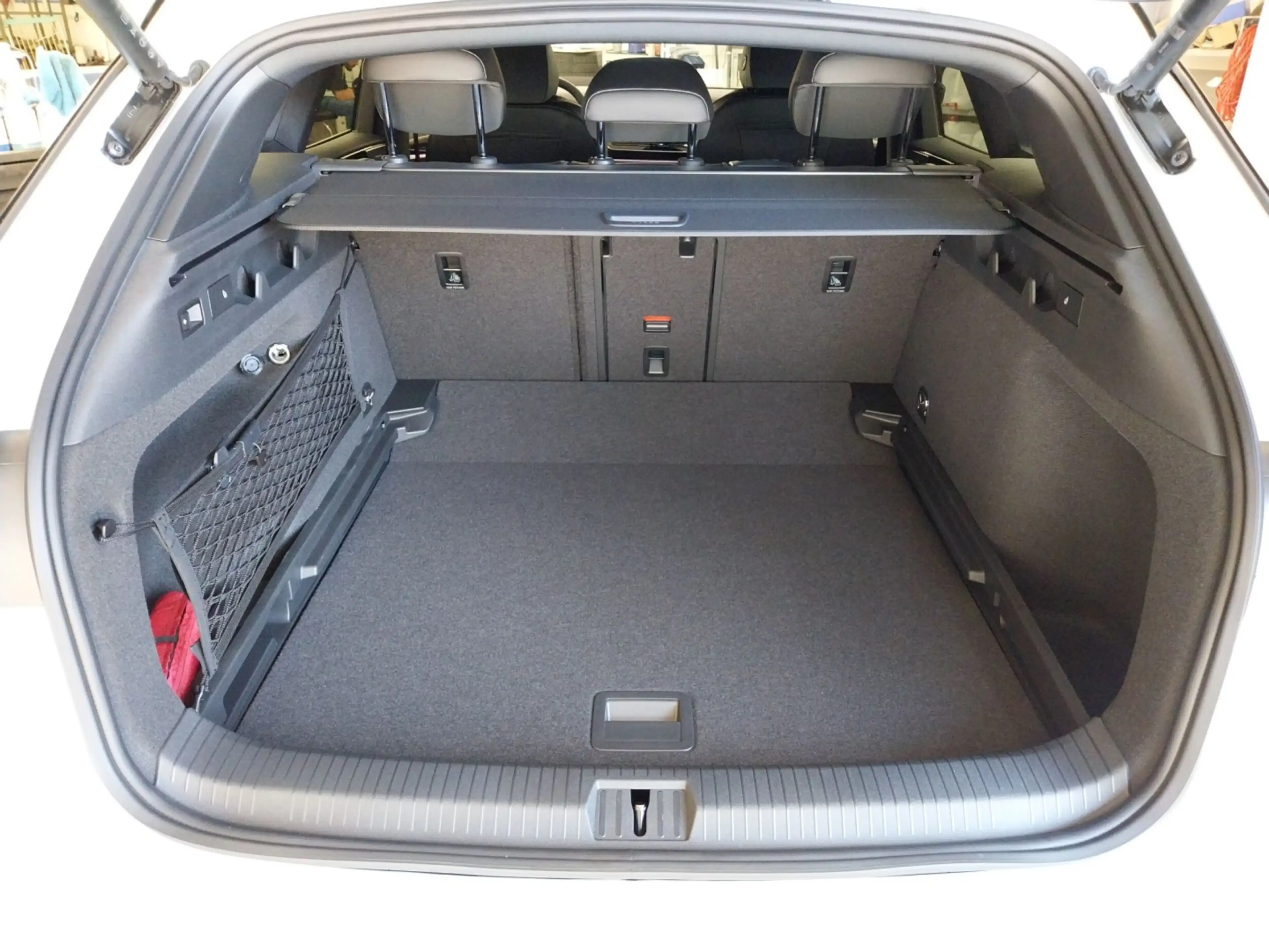 Volkswagen ID.7 Tourer Pro HeadUp AHK Navi LED Kamera PDC Sonderab — photo 12