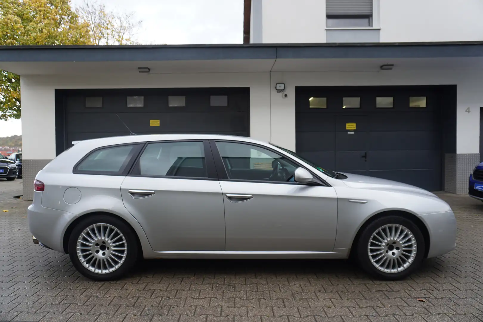 Alfa Romeo Sportwagon 1.9 JTS 16V Distinctive KLIMA+NAVI+ALU+PDC+6-Gang Šedá - 2