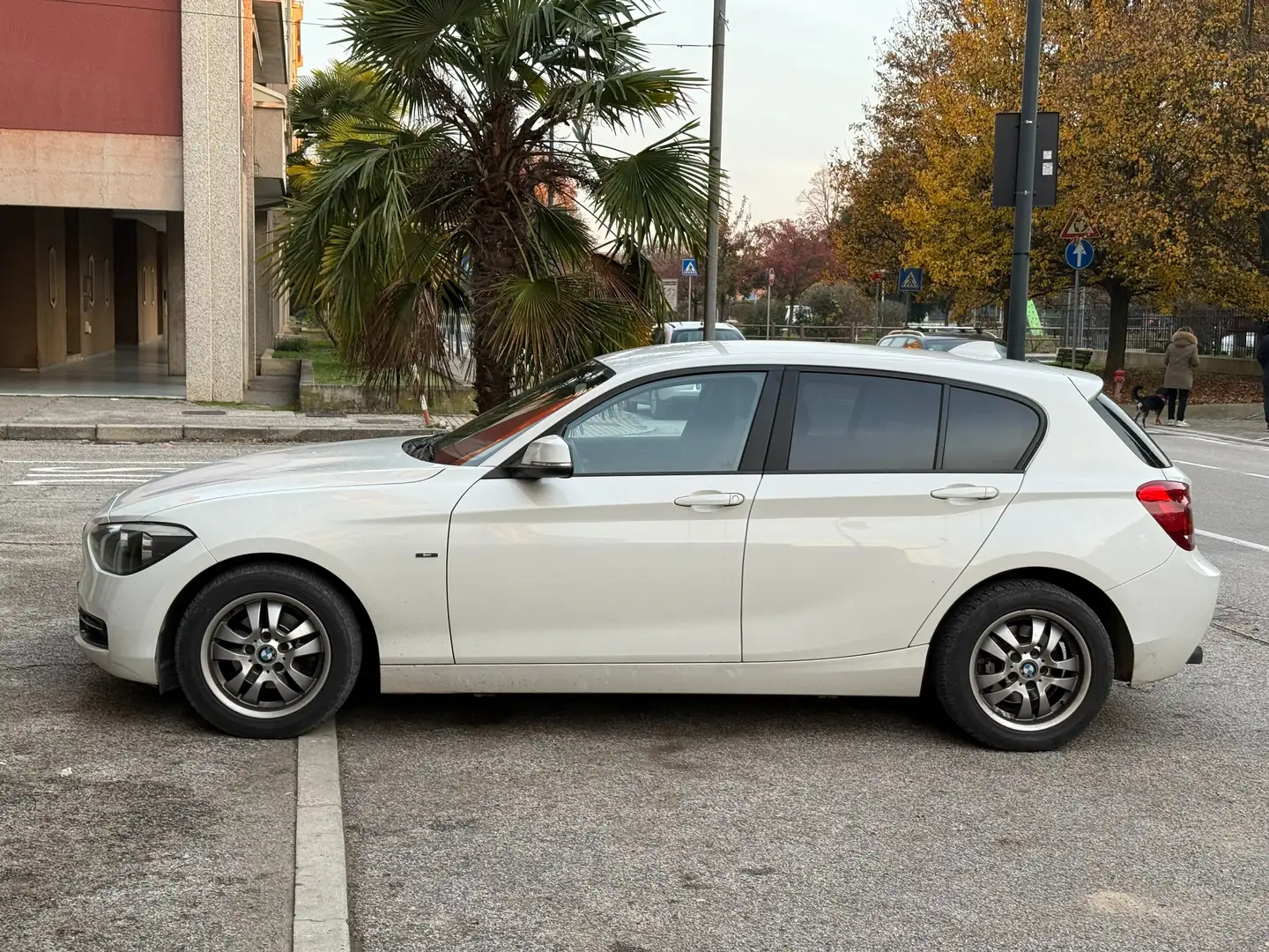 BMW 116 Serie 1 F/20-21 2011 116d 5p Business Bianco - 2