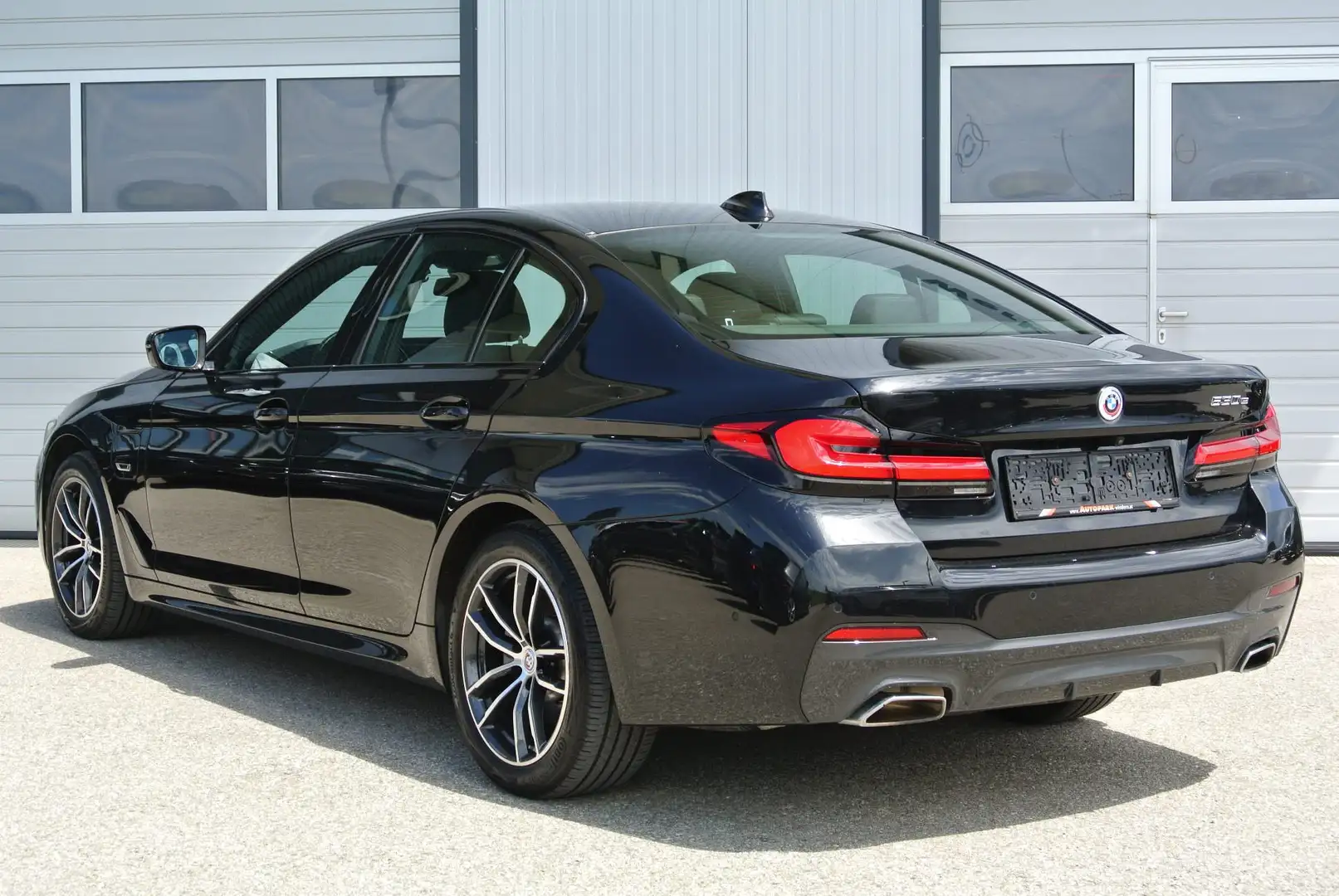 BMW 530 530e Aut. ** M Sportpaket** LEDER * HUD * LASER* Schwarz - 2