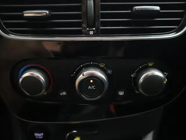Renault Clio view 24