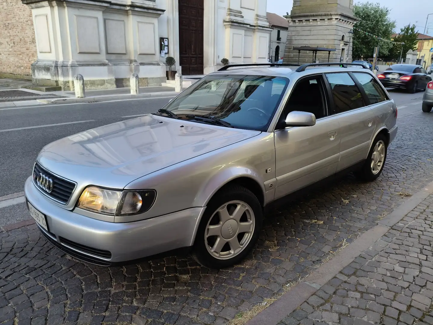 Audi S6 Avant 2.2 quattro auto - 1