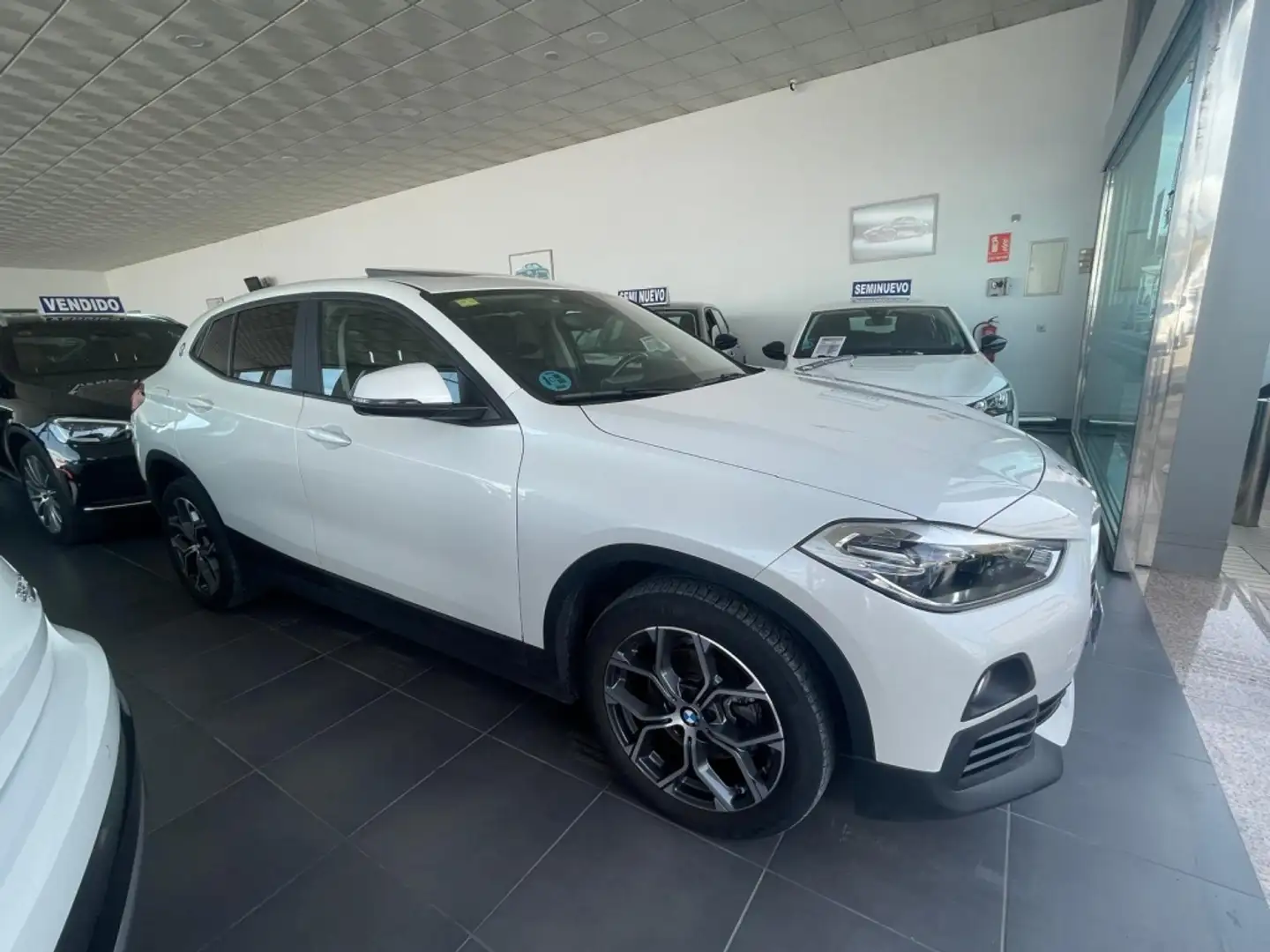 BMW X2 sDrive 18iA Blanco - 2